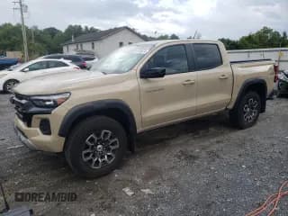 ✅ 2023 Chevrolet Colorado 4WD Z71 • VIN: 1GCPTDEK7P1194005 • Лот: 67536574. Опубликован ранее на Copart с пробегом 12 760 миль. Бесплатный доступ к архиву аукционных продаж из США и подробный отчёт об истории автомобиля на DreamBid. Изображение 1.