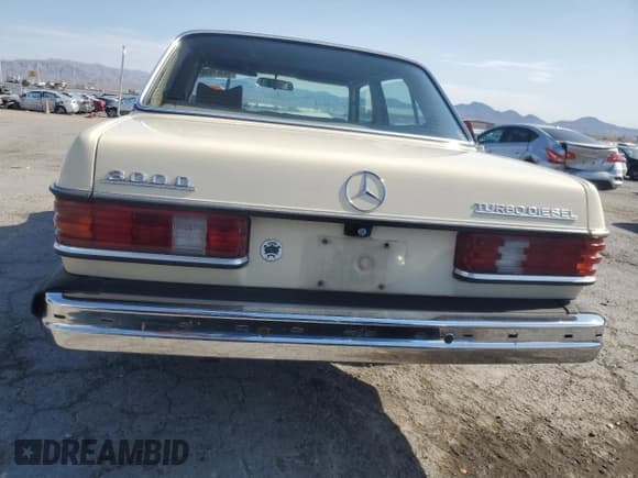 ✅ 1984 Mercedes-Benz 300 D • VIN: WDBAB33A5EA174053 • Lot: 59361935. Listed on Copart with 169,400 mi. Free auction sales archive from the USA and detailed vehicle history report at DreamBid. Image 6.