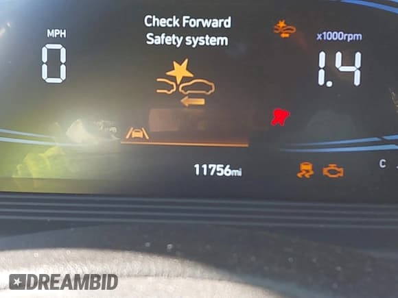 ✅ 2024 Hyundai Venue SEL • VIN: KMHRC8A31RU305739 • Lot: 41577994. Listed on IAAI with 11,756 mi. Free auction sales archive from the USA and detailed vehicle history report at DreamBid. Image 16.