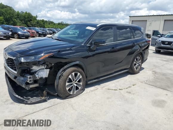 ✅ 2024 Toyota Highlander LE • VIN: 5TDKDRAH3RS546937 • Лот: 61207005. Опубликован ранее на Copart с пробегом 18 342 миль. Бесплатный доступ к архиву аукционных продаж из США и подробный отчёт об истории автомобиля на DreamBid. Изображение 1.