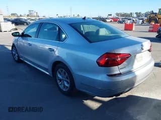 ✅ 2016 Volkswagen Passat S • VIN: 1VWAT7A39GC035851 • Лот: 43246727. Опубликован ранее на IAAI с пробегом 124 675 миль. Бесплатный доступ к архиву аукционных продаж из США и подробный отчёт об истории автомобиля на DreamBid. Изображение 3.