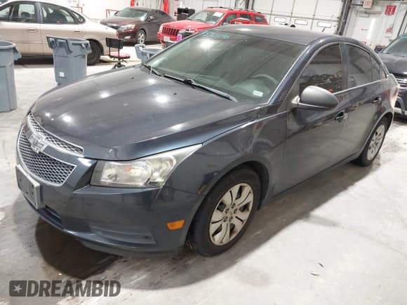 ✅ 2014 Chevrolet Cruze LS • VIN: 1G1PA5SH4E7444145 • Lot: 43921146. Wystawiony na IAAI z przebiegiem 165 780 mil. Bezpłatny archiwum sprzedaży aukcyjnych z USA i szczegółowy raport historii pojazdu na DreamBid. Zdjęcie 2.