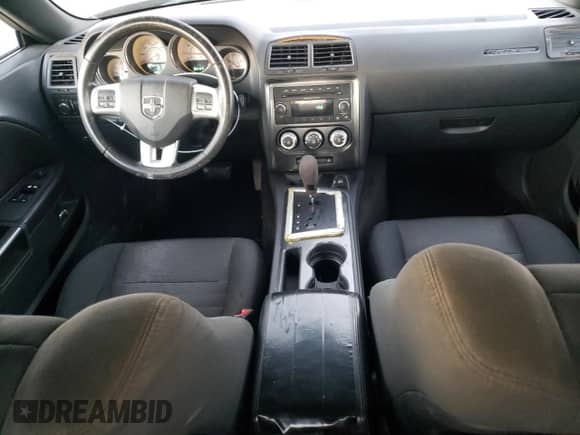 2013 Dodge Challenger SXT z VIN 2C3CDYAG7DH607756, wystawiony jako Copart lot #83393524 z przebiegiem 162 671 mil mil oraz Szkoda całkowita • Salvage title. Historia ofert i sprzedaży dostępna na DreamBid. Obrazek 8.