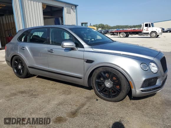 ✅ 2019 Bentley Bentayga V8 • VIN: SJAAM2ZV4KC024727 • Lot: 80631684. Wystawiony na Copart z przebiegiem 38 304 mil. Bezpłatny archiwum sprzedaży aukcyjnych z USA i szczegółowy raport historii pojazdu na DreamBid. Zdjęcie 1.