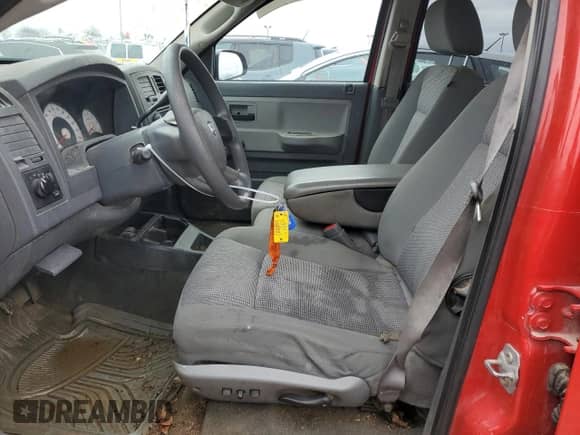 2007 Dodge Dakota ST z VIN 1D7HW28N07S163927, wystawiony jako Copart lot #46596084 z przebiegiem 173 970 mil mil oraz Nie do naprawy • Non repairable. Historia ofert i sprzedaży dostępna na DreamBid. Obrazek 7.