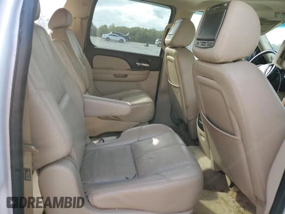 ✅ 2007 Chevrolet Suburban LTZ • VIN: 3GNFK16357G157497 • Lot: 79514294. Wystawiony na Copart z przebiegiem Nie podano. Bezpłatny archiwum sprzedaży aukcyjnych z USA i szczegółowy raport historii pojazdu na DreamBid. Zdjęcie 10.