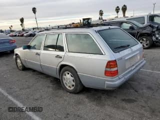 ✅ 1995 Mercedes-Benz E • VIN: WDBEA92E9SF339581 • Lot: 84647384. Listed on Copart with 180,187 mi. Free auction sales archive from the USA and detailed vehicle history report at DreamBid. Image 2.