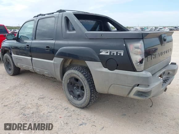 ✅ 2002 Chevrolet Avalanche • VIN: 3GNEC13T02G290996 • Lot: 42618536. Listed on IAAI with 302,221 mi. Free auction sales archive from the USA and detailed vehicle history report at DreamBid. Image 3.