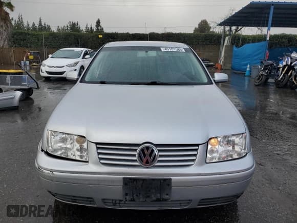 ✅ 2003 Volkswagen Jetta • VIN: WVWSP61J73W341282 • Lot: 45181585. Wystawiony na Copart z przebiegiem 233 728 mil. Bezpłatny archiwum sprzedaży aukcyjnych z USA i szczegółowy raport historii pojazdu na DreamBid. Zdjęcie 5.