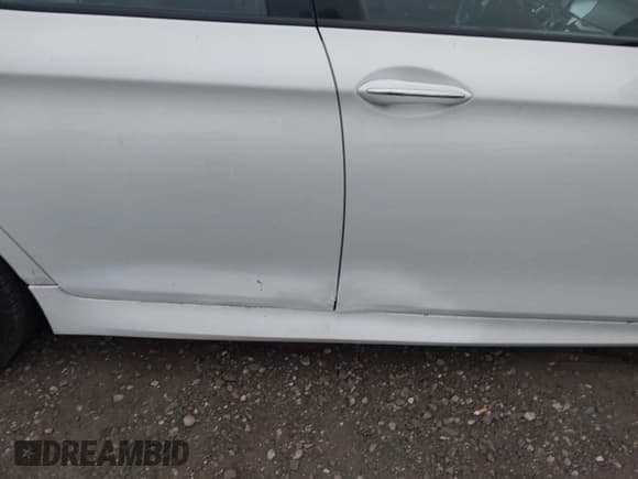 ✅ 2012 BMW 5 Series 535i xDrive • VIN: WBAFU7C50CDU61983 • Lot: 43627818. Wystawiony na IAAI z przebiegiem 190 008 mil. Bezpłatny archiwum sprzedaży aukcyjnych z USA i szczegółowy raport historii pojazdu na DreamBid. Zdjęcie 6.