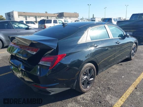 ✅ 2022 Hyundai Elantra SEL • VIN: 5NPLS4AG0NH076239 • Lot: 43497614. Listed on IAAI with 43,098 mi. Free auction sales archive from the USA and detailed vehicle history report at DreamBid. Image 4.