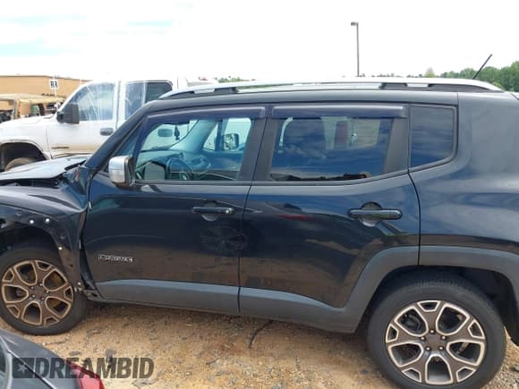 ✅ 2017 Jeep Renegade Limited • VIN: ZACCJBDB6HPE92122 • Lot: 42890543. Wystawiony na IAAI z przebiegiem 112 974 mil. Bezpłatny archiwum sprzedaży aukcyjnych z USA i szczegółowy raport historii pojazdu na DreamBid. Zdjęcie 14.