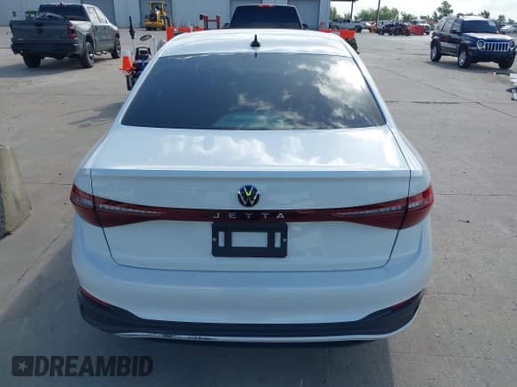 ✅ 2025 Volkswagen Jetta S • VIN: 3VW5X7BU2SM052642 • Лот: 42543228. Опубликован ранее на IAAI с пробегом 5 833 миль. Бесплатный доступ к архиву аукционных продаж из США и подробный отчёт об истории автомобиля на DreamBid. Изображение 16.
