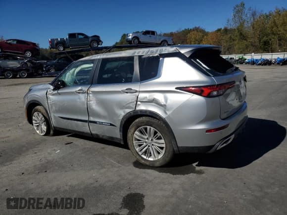 ✅ 2022 Mitsubishi Outlander ES • VIN: JA4J4TA87NZ086614 • Lot: 85758065. Wystawiony na Copart z przebiegiem 40 774 mil. Bezpłatny archiwum sprzedaży aukcyjnych z USA i szczegółowy raport historii pojazdu na DreamBid. Zdjęcie 2.