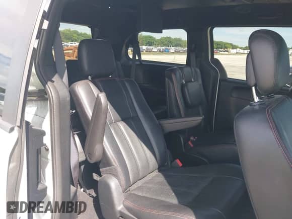 2016 Dodge Grand Caravan R/T z VIN 2C4RDGEGXGR353016, wystawiony jako IAAI lot #43271737 z przebiegiem 101 837 mil mil oraz . Historia ofert i sprzedaży dostępna na DreamBid. Obrazek 8.