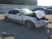 ✅ 2000 Lincoln Town Car Signature • VIN: 1LNHM82W1YY928917 • Lot: 61436125. Wystawiony na Copart z przebiegiem Nie podano. Bezpłatny archiwum sprzedaży aukcyjnych z USA i szczegółowy raport historii pojazdu na DreamBid. Zdjęcie 4.