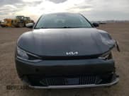 ✅ 2024 Kia EV6 Light Long Range • VIN: KNDC3DLC3R5161931 • Lot: 43703175. Wystawiony na Copart z przebiegiem 35 252 mil. Bezpłatny archiwum sprzedaży aukcyjnych z USA i szczegółowy raport historii pojazdu na DreamBid. Zdjęcie 5.