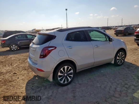 ✅ 2018 Buick Encore Essence • VIN: KL4CJCSB8JB656926 • Lot: 71540245. Wystawiony na Copart z przebiegiem 90 842 mil. Bezpłatny archiwum sprzedaży aukcyjnych z USA i szczegółowy raport historii pojazdu na DreamBid. Zdjęcie 3.