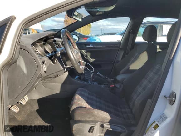 ✅ 2019 Volkswagen Golf GTI S • VIN: 3VW5T7AU0KM020351 • Lot: 90244595. Wystawiony na Copart z przebiegiem 87 937 mil. Bezpłatny archiwum sprzedaży aukcyjnych z USA i szczegółowy raport historii pojazdu na DreamBid. Zdjęcie 7.