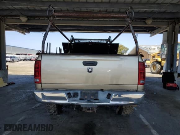 ✅ 2005 Dodge 2500 ST • VIN: 3D7KS26D15G806379 • Lot: 60137585. Wystawiony na Copart z przebiegiem 122 103 mil. Bezpłatny archiwum sprzedaży aukcyjnych z USA i szczegółowy raport historii pojazdu na DreamBid. Zdjęcie 6.