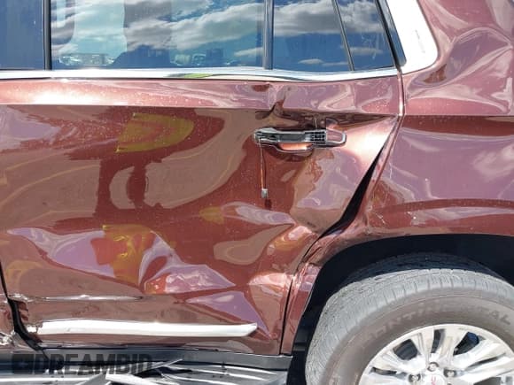 ✅ 2023 GMC Yukon Denali • VIN: 1GKS2DKT7PR347448 • Lot: 40097914. Listed on IAAI with 22,496 mi. Free auction sales archive from the USA and detailed vehicle history report at DreamBid. Image 17.