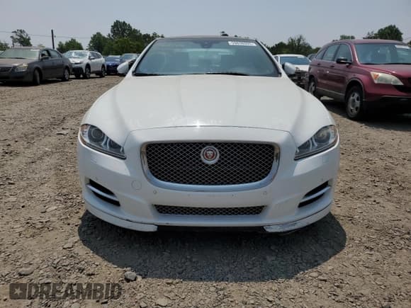 ✅ 2015 Jaguar XJ • VIN: SAJWJ1CD9F8V84728 • Лот: 59838095. Опубликован ранее на Copart с пробегом Не указан. Бесплатный доступ к архиву аукционных продаж из США и подробный отчёт об истории автомобиля на DreamBid. Изображение 5.