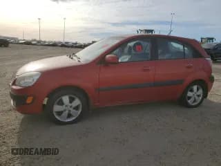 ✅ 2007 Kia Rio SX • VIN: KNADE163276293916 • Лот: 81728705. Опубликован ранее на Copart с пробегом Не указан. Бесплатный доступ к архиву аукционных продаж из США и подробный отчёт об истории автомобиля на DreamBid. Изображение 1.
