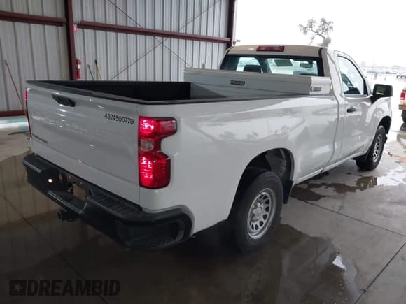✅ 2020 Chevrolet Silverado 1500 Work Truck • VIN: 3GCNWAEFXLG125790 • Lot: 43685058. Wystawiony na IAAI z przebiegiem 143 882 mil. Bezpłatny archiwum sprzedaży aukcyjnych z USA i szczegółowy raport historii pojazdu na DreamBid. Zdjęcie 4.