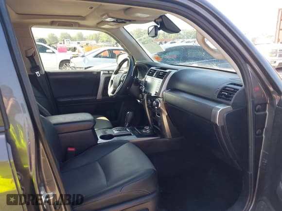 ✅ 2020 Toyota 4Runner SR5 Premium • VIN: JTEBU5JR3L5827713 • Lot: 43132288. Listed on IAAI with Not provided. Free auction sales archive from the USA and detailed vehicle history report at DreamBid. Image 5.