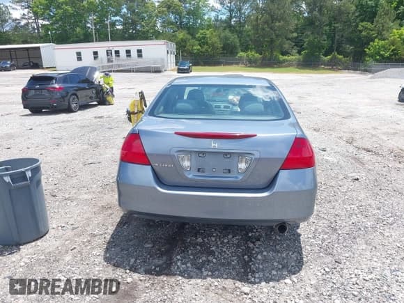 ✅ 2007 Honda Accord LX • VIN: 1HGCM56407A206997 • Lot: 42198213. Listed on IAAI with 188,537 mi. Free auction sales archive from the USA and detailed vehicle history report at DreamBid. Image 16.