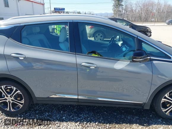 ✅ 2020 Chevrolet Bolt EV Premier • VIN: 1G1FZ6S03L4145572 • Lot: 41672295. Wystawiony na IAAI z przebiegiem 25 998 mil. Bezpłatny archiwum sprzedaży aukcyjnych z USA i szczegółowy raport historii pojazdu na DreamBid. Zdjęcie 13.