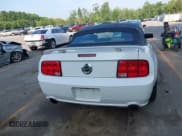 ✅ 2007 Ford Mustang GT Deluxe • VIN: 1ZVHT85HX75318578 • Lot: 42740222. Wystawiony na IAAI z przebiegiem 94 114 mil. Bezpłatny archiwum sprzedaży aukcyjnych z USA i szczegółowy raport historii pojazdu na DreamBid. Zdjęcie 16.