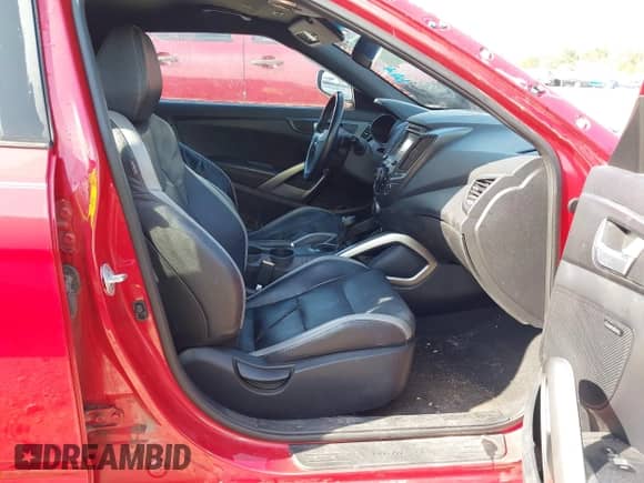 2016 Hyundai Veloster Turbo z VIN KMHTC6AE1GU249553, wystawiony jako IAAI lot #42006757 z przebiegiem 115 930 mil mil oraz . Historia ofert i sprzedaży dostępna na DreamBid. Obrazek 5.