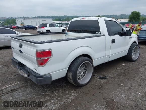 ✅ 2013 Ford F-150 XL • VIN: 1FTMF1CF8DKE07256 • Лот: 42530651. Опубликован ранее на IAAI с пробегом Не указан. Бесплатный доступ к архиву аукционных продаж из США и подробный отчёт об истории автомобиля на DreamBid. Изображение 4.