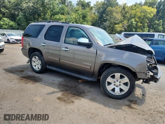 ✅ 2011 GMC Yukon SLT • VIN: 1GKS1CE04BR283036 • Lot: 81108005. Wystawiony na Copart z przebiegiem 167 378 mil. Bezpłatny archiwum sprzedaży aukcyjnych z USA i szczegółowy raport historii pojazdu na DreamBid. Zdjęcie 4.