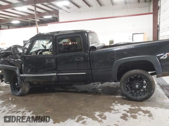 ✅ 2006 Chevrolet Silverado 2500HD LT1 • VIN: 1GCHK23DX6F210487 • Lot: 40915744. Listed on IAAI with Not provided. Free auction sales archive from the USA and detailed vehicle history report at DreamBid. Image 14.