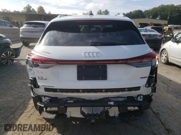 ✅ 2022 Audi Q4 e-tron Premium Plus • VIN: WA1H2BFZ8NP042634 • Лот: 69590233. Опубликован ранее на Copart с пробегом 13 868 миль. Бесплатный доступ к архиву аукционных продаж из США и подробный отчёт об истории автомобиля на DreamBid. Изображение 6.