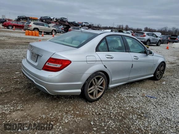 ✅ 2012 Mercedes-Benz C 250 Sport • VIN: WDDGF4HB5CA623077 • Lot: 94695945. Wystawiony na Copart z przebiegiem 172 457 mil. Bezpłatny archiwum sprzedaży aukcyjnych z USA i szczegółowy raport historii pojazdu na DreamBid. Zdjęcie 3.