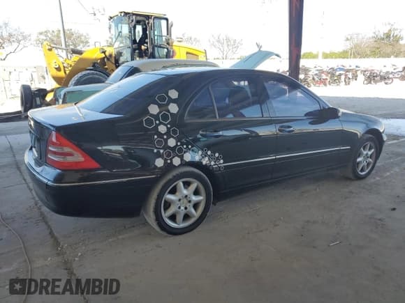 ✅ 2004 Mercedes-Benz C 320 • VIN: WDBRF64J04F522981 • Lot: 46624195. Listed on Copart with 163,819 mi. Free auction sales archive from the USA and detailed vehicle history report at DreamBid. Image 3.
