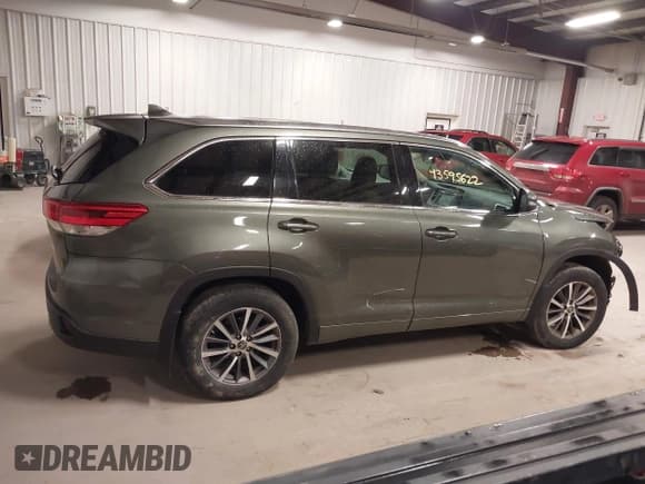 ✅ 2017 Toyota Highlander SE • VIN: 5TDJZRFH4HS376480 • Lot: 43595622. Listed on IAAI with 148,787 mi. Free auction sales archive from the USA and detailed vehicle history report at DreamBid. Image 13.
