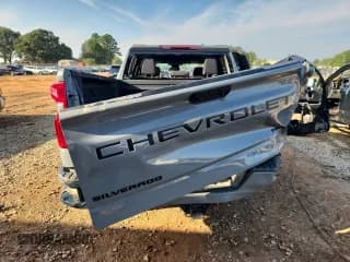 ✅ 2024 Chevrolet Silverado 1500 Custom • VIN: 1GCPDBEK6RZ217859 • Lot: 82163775. Wystawiony na Copart z przebiegiem 18 286 mil. Bezpłatny archiwum sprzedaży aukcyjnych z USA i szczegółowy raport historii pojazdu na DreamBid. Zdjęcie 6.