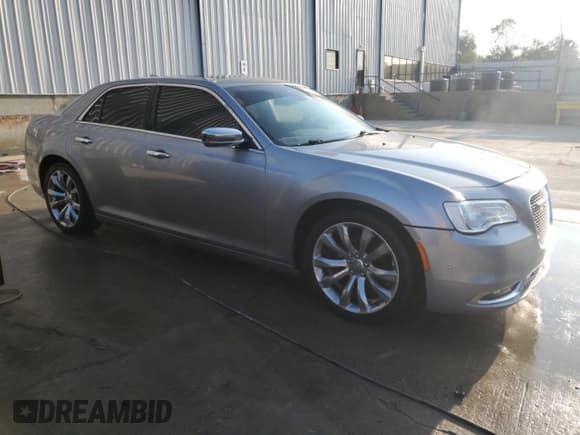 ✅ 2017 Chrysler 300 C • VIN: 2C3CCAEG0HH570396 • Lot: 80884275. Listed on Copart with 156,960 mi. Free auction sales archive from the USA and detailed vehicle history report at DreamBid. Image 4.