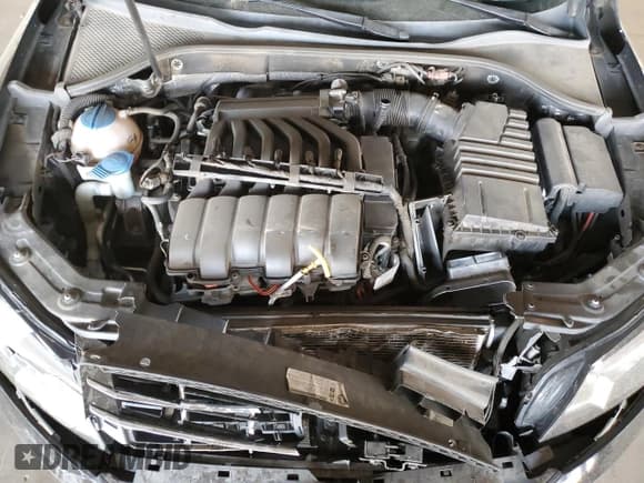 ✅ 2014 Volkswagen Passat SEL Premium • VIN: 1VWCM7A3XEC031942 • Lot: 68702555. Wystawiony na Copart z przebiegiem 119 111 mil. Bezpłatny archiwum sprzedaży aukcyjnych z USA i szczegółowy raport historii pojazdu na DreamBid. Zdjęcie 11.