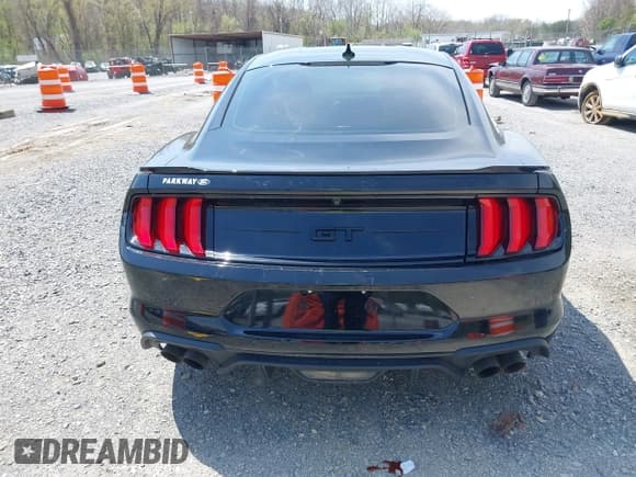 ✅ 2022 Ford Mustang GT • VIN: 1FA6P8CF9N5122151 • Lot: 42011876. Listed on IAAI with 29,088 mi. Free auction sales archive from the USA and detailed vehicle history report at DreamBid. Image 17.