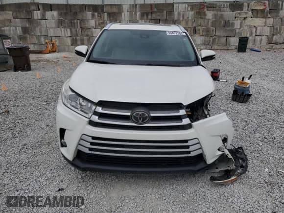 ✅ 2017 Toyota Highlander XLE • VIN: 5TDJZRFH4HS482542 • Lot: 90402385. Listed on Copart with 80,380 mi. Free auction sales archive from the USA and detailed vehicle history report at DreamBid. Image 5.