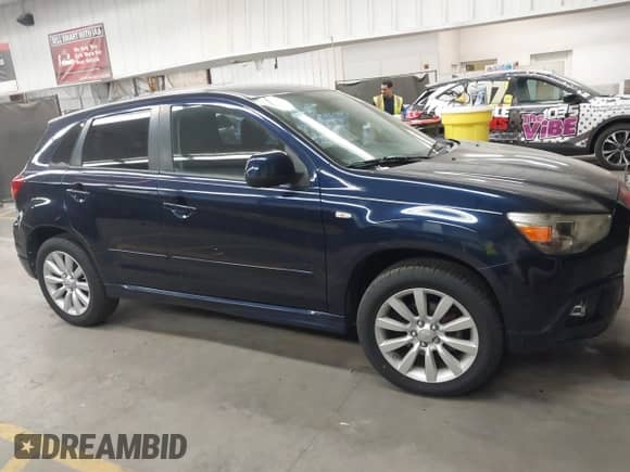2011 Mitsubishi Outlander SE with VIN JA4AP4AU8BZ021809, listed as a IAAI auction lot 43383076 with 171,414 mi miles and . Bid and sale history available at DreamBid. Image 13.