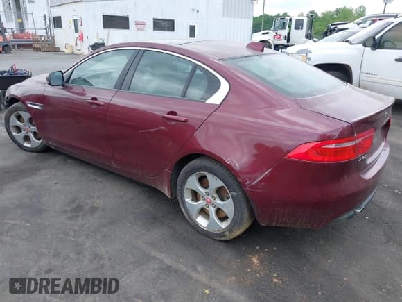 ✅ 2017 Jaguar XE 25t • VIN: SAJAR4BG4HA964555 • Lot: 42105377. Wystawiony na IAAI z przebiegiem 89 675 mil. Bezpłatny archiwum sprzedaży aukcyjnych z USA i szczegółowy raport historii pojazdu na DreamBid. Zdjęcie 3.
