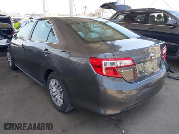 ✅ 2014 Toyota Camry LE • VIN: 4T4BF1FKXER337038 • Lot: 42459609. Wystawiony na IAAI z przebiegiem 88 962 mil. Bezpłatny archiwum sprzedaży aukcyjnych z USA i szczegółowy raport historii pojazdu na DreamBid. Zdjęcie 3.