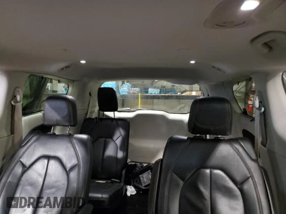 ✅ 2017 Chrysler Pacifica Touring L • VIN: 2C4RC1BG4HR539253 • Lot: 90604335. Listed on Copart with 171,030 mi. Free auction sales archive from the USA and detailed vehicle history report at DreamBid. Image 10.