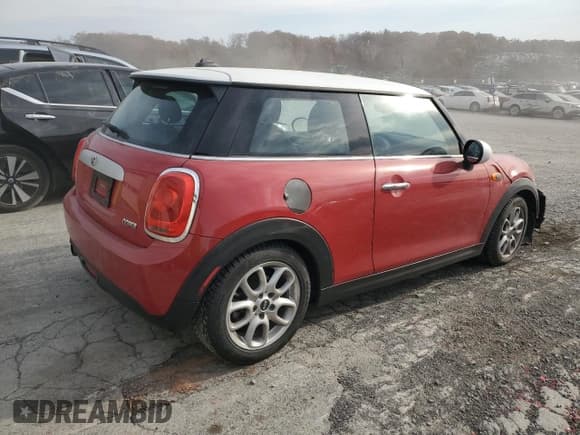 ✅ 2015 MINI Hardtop • VIN: WMWXM5C56F3A56684 • Lot: 91957765. Wystawiony na Copart z przebiegiem 84 460 mil. Bezpłatny archiwum sprzedaży aukcyjnych z USA i szczegółowy raport historii pojazdu na DreamBid. Zdjęcie 3.